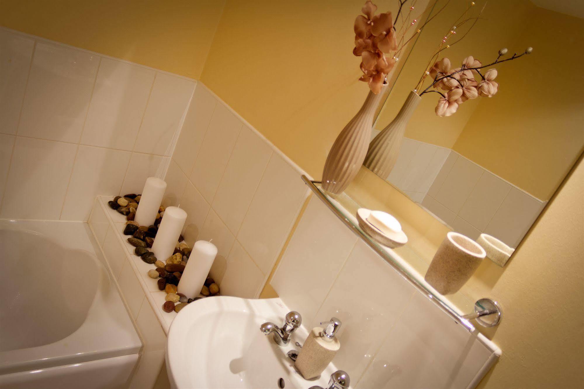 The Lindley Suite - Simple2Let Serviced Apartments Хаддерсфилд Экстерьер фото